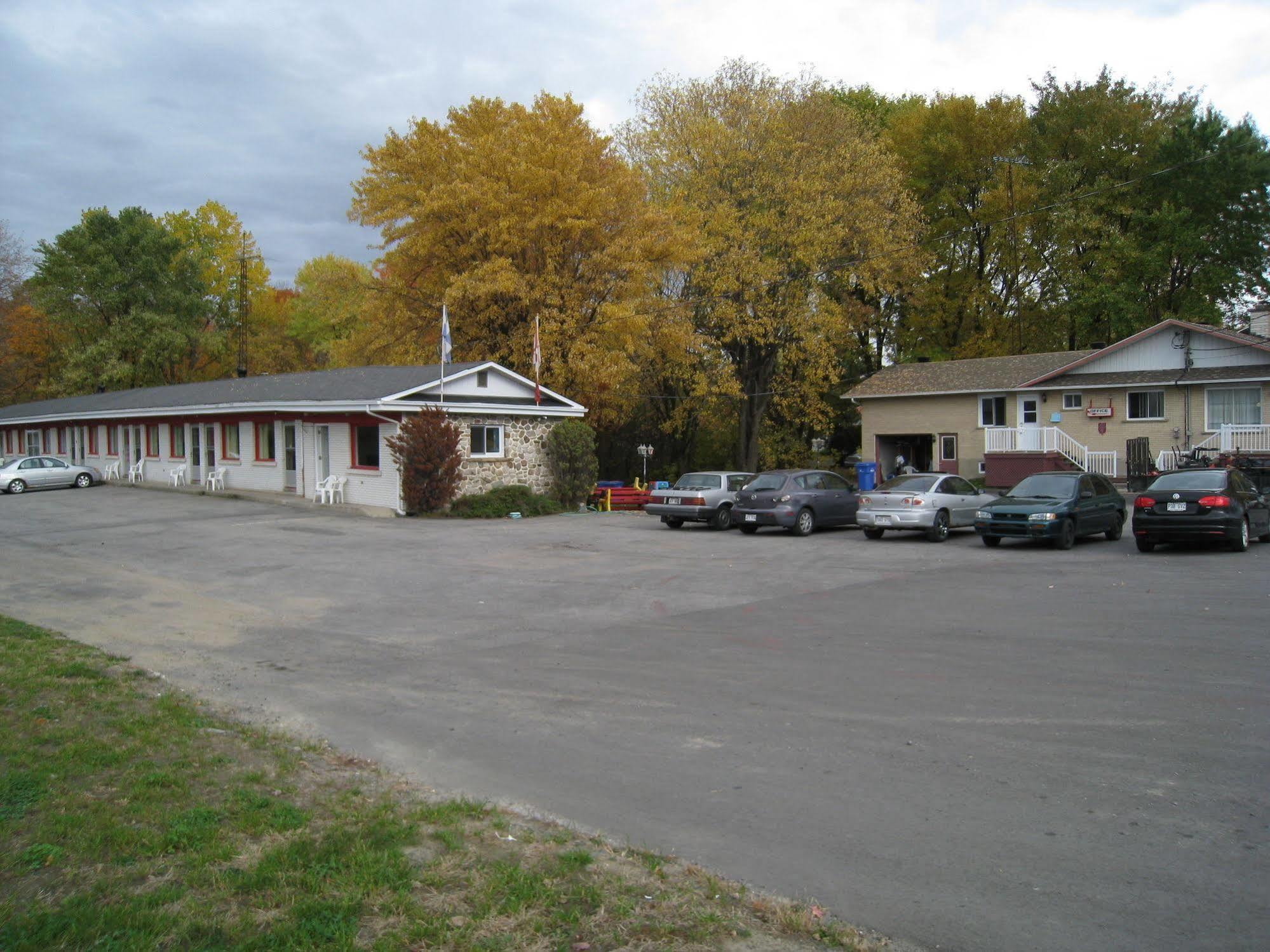 Motel Des Erables Coteau-du-Lac Exterior foto